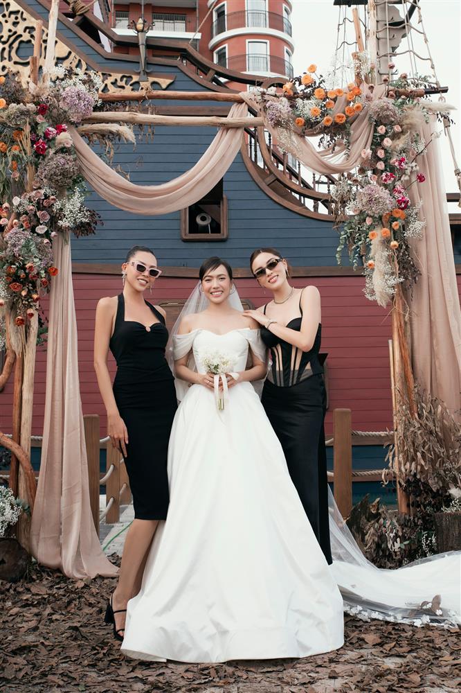 Ngọc Trinh đọ sắc Minh Hằng: 2 mỹ nhân HOT hơn cô dâu Diệu Nhi-12