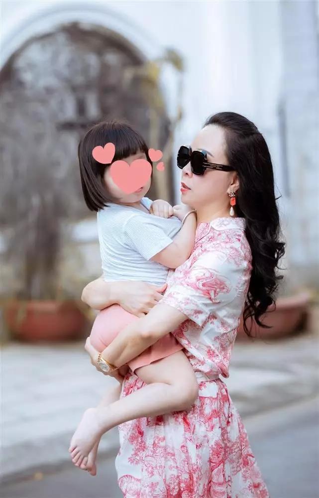 Quách Ngọc Ngoan khoe clip, vô tình làm lộ rõ mặt con gái-8