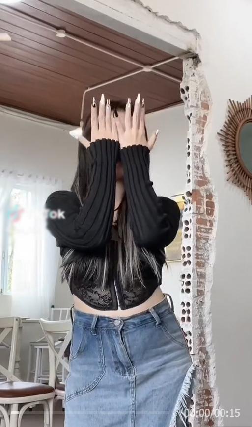 Nhóm TikToker đi cafe tự ý kéo bàn ghế để quay video-5