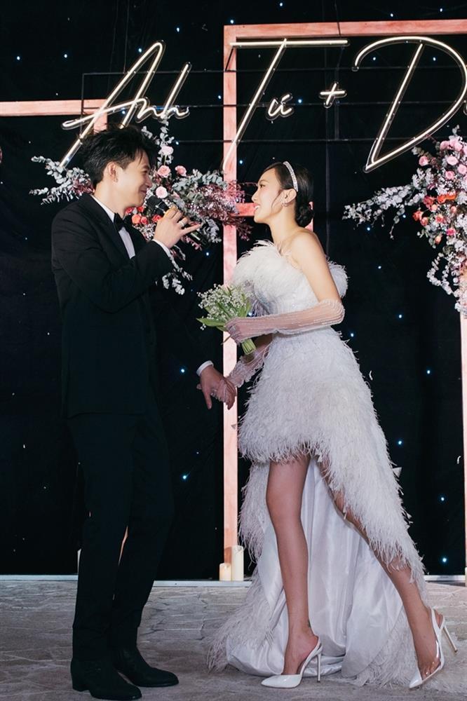 Diệu Nhi quăng giày, mặc váy cưới với dép lê để quẩy cho sung-6