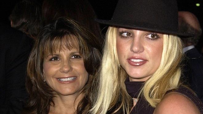 Britney Spears kể từng bị mẹ tát vì tiệc tùng đến 4 giờ sáng-3