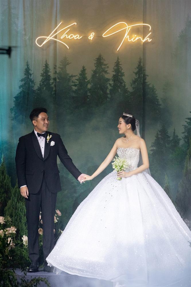 MC Liêu Hà Trinh thay 4 váy cưới, 2 áo dài trong ngày lấy chồng-7