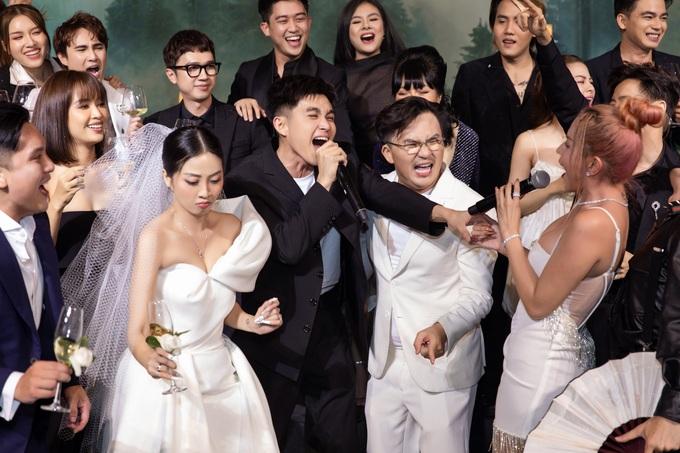 MC Liêu Hà Trinh thay 4 váy cưới, 2 áo dài trong ngày lấy chồng-8