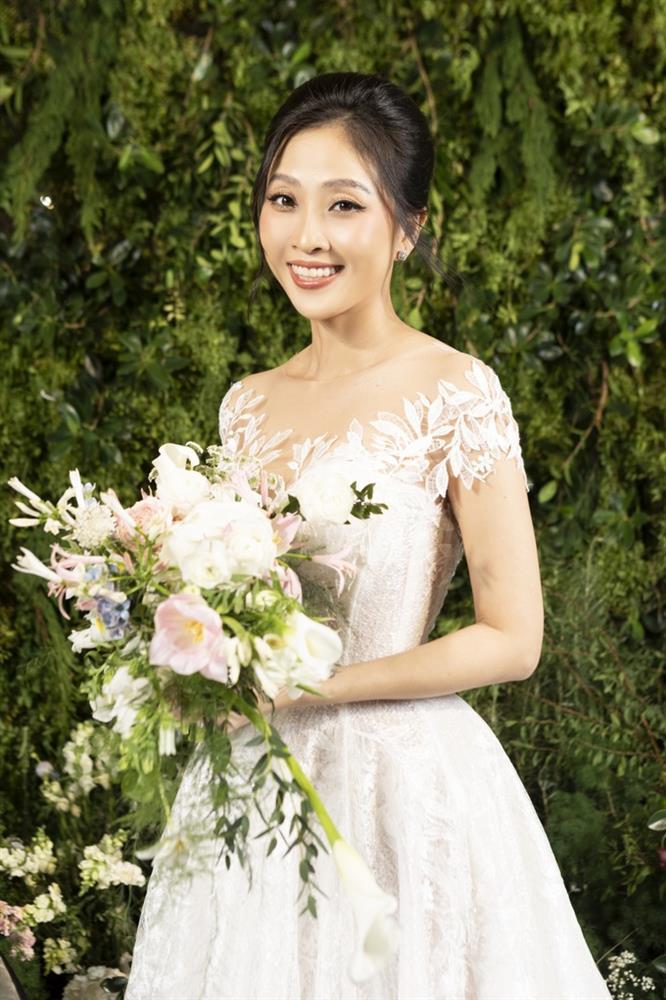MC Liêu Hà Trinh thay 4 váy cưới, 2 áo dài trong ngày lấy chồng-5