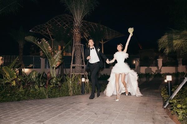 Ngắm trọn khoảnh khắc 3 cô dâu Vbiz diện váy cưới ngày 10/10-3