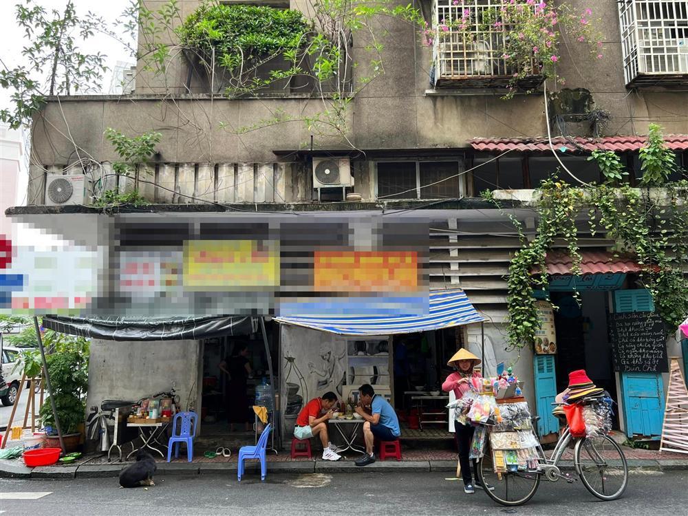 Xôn xao ảnh tỷ phú Johnny Đặng đạp xe bán hàng rong trên phố-1