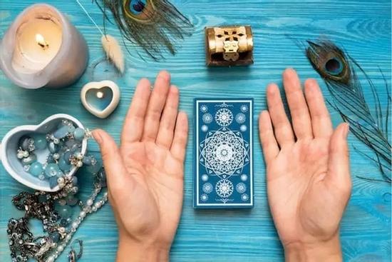 Bói bài Tarot hàng ngày - thứ Tư 12/10/2022: Thừa nước đục thả câu