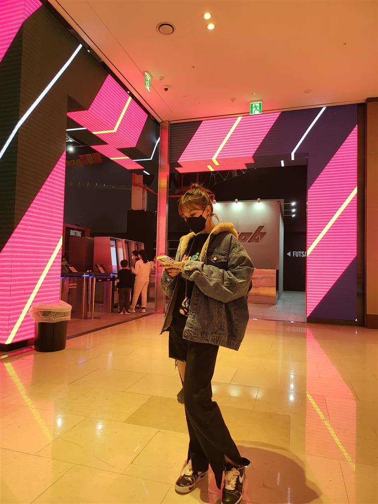 Tin showbiz Việt ngày 11/10: Bà xã vui mừng khi thấy Công Lý đi làm-4