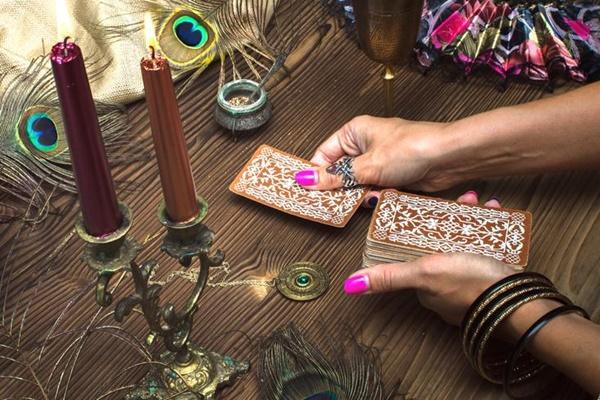 Bói bài Tarot hàng ngày - thứ Sáu 14/10/2022: Lời yêu chưa trọn-1