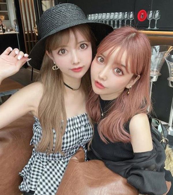 Chị em sinh đôi vẫn quyết chỉnh sửa nhan sắc để giống y hệt nhau-4
