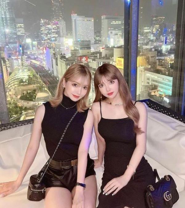 Chị em sinh đôi vẫn quyết chỉnh sửa nhan sắc để giống y hệt nhau-6