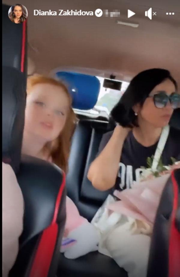 Vợ Tây Bùi Tiến Dũng khoe cận mặt mẹ và em gái, cả nhà đều đẹp-2