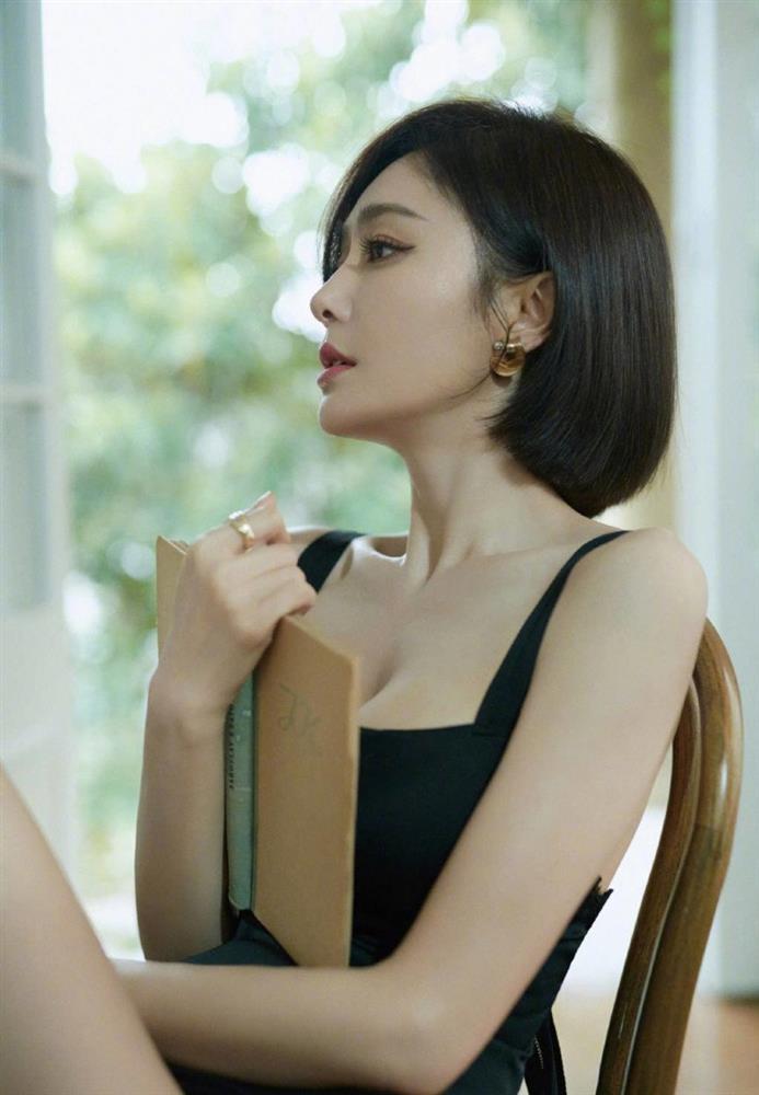 Tần Lam lột xác với tóc ngắn cá tính, 43 tuổi mà như gái 20-2