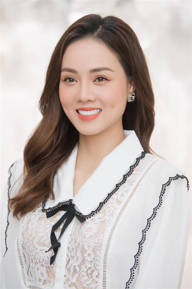 Tin showbiz Việt ngày 11/10: Bà xã vui mừng khi thấy Công Lý đi làm-1