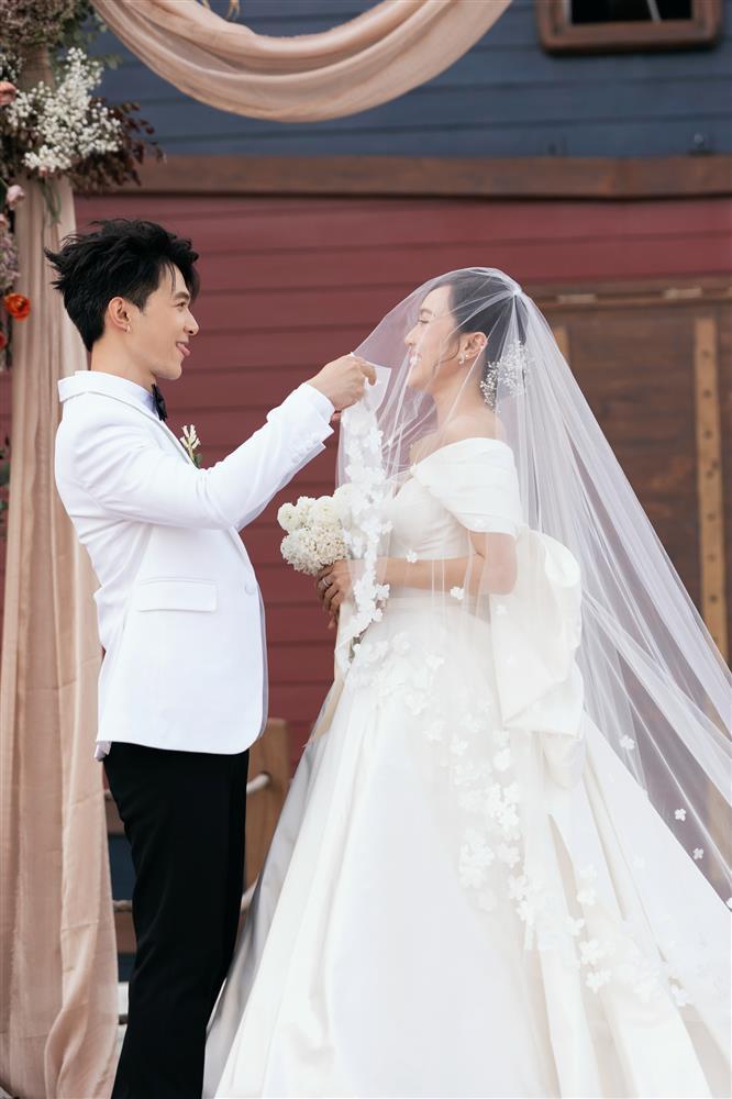 Kiều Minh Tuấn dẫn đám cưới, khách ná thở trình độ tiếng Anh-2