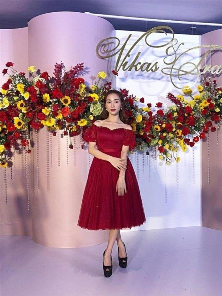 Hành động của sao Việt khi dự cưới bị dân mạng chỉ trích-5