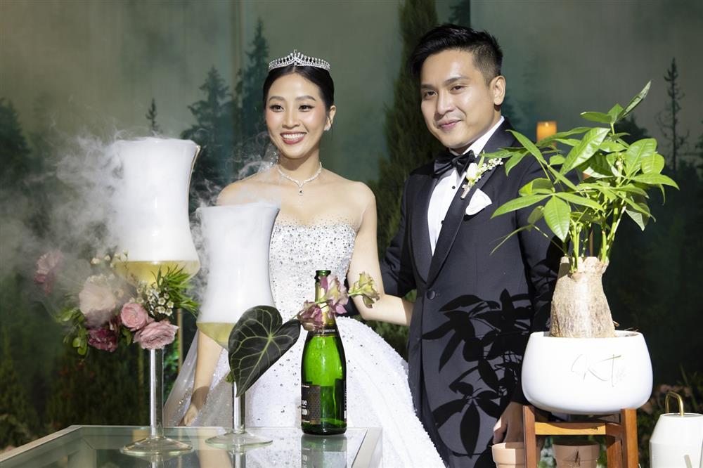 Tiệc cưới Liêu Hà Trinh: Chú rể xõa nhất, Khả Như gây lo lắng-1
