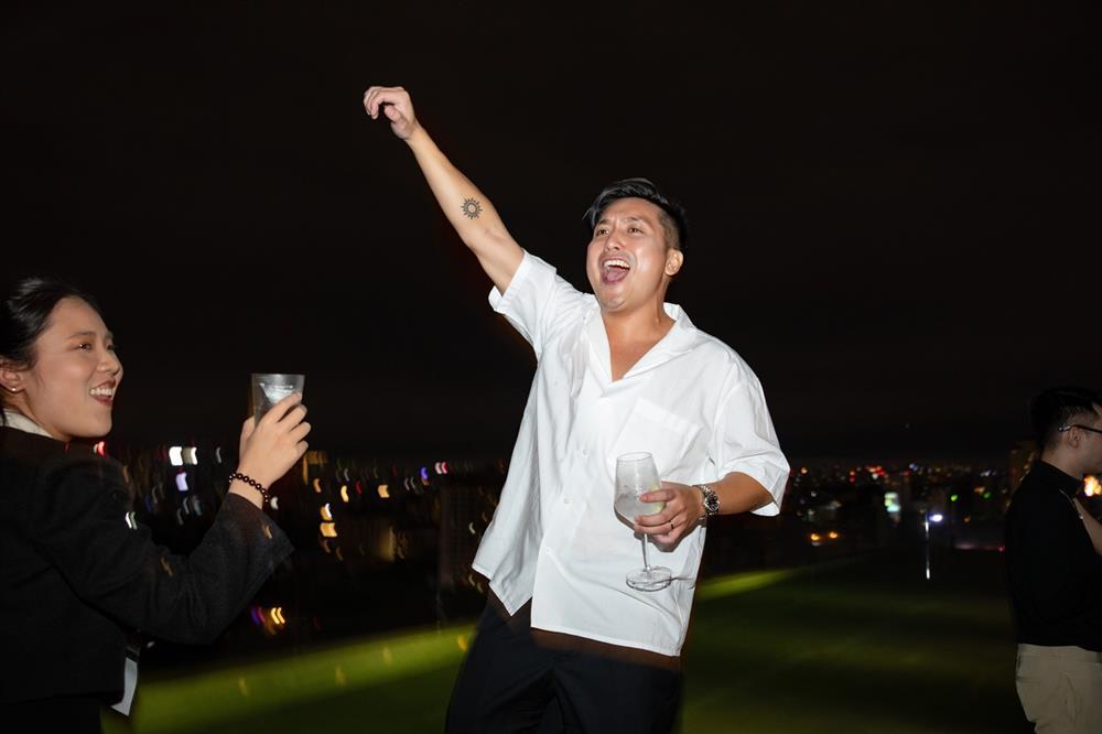 Tiệc cưới Liêu Hà Trinh: Chú rể xõa nhất, Khả Như gây lo lắng-3