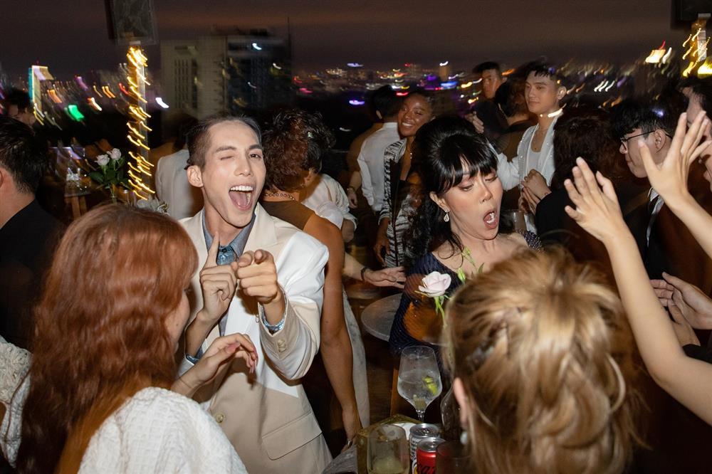 Tiệc cưới Liêu Hà Trinh: Chú rể xõa nhất, Khả Như gây lo lắng-20