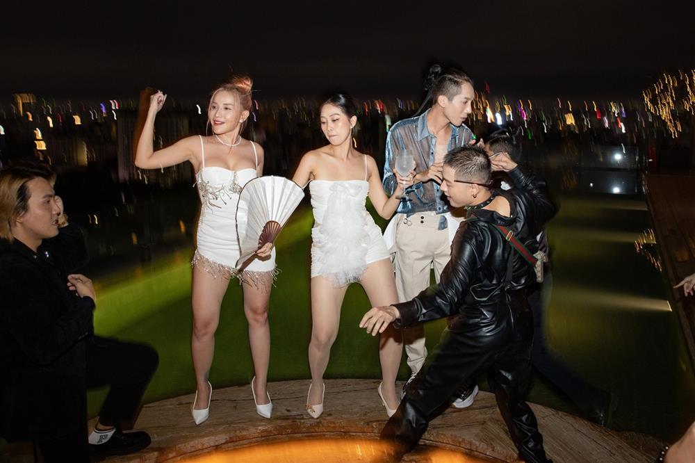 Tiệc cưới Liêu Hà Trinh: Chú rể xõa nhất, Khả Như gây lo lắng-12