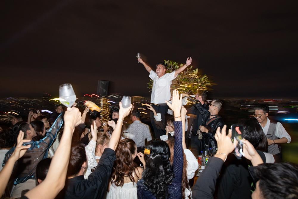 Tiệc cưới Liêu Hà Trinh: Chú rể xõa nhất, Khả Như gây lo lắng-7