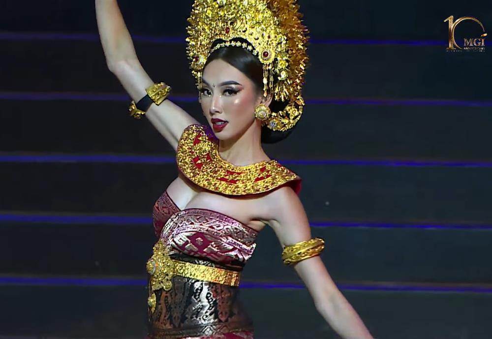 Thiên Ân trình diễn an toàn, Thùy Tiên sáng bừng tại Indonesia-8