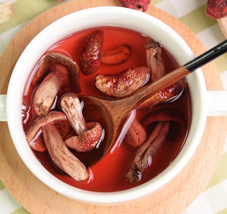 Loại nấm màu đỏ, mọc hoang, người dân nói thấy nó như thấy vàng-3