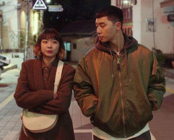 6 cặp đôi phim Hàn hậu trường thì tình cảm, lên phim như gượng ép-2