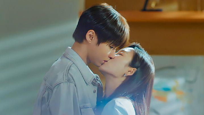 6 cặp đôi phim Hàn hậu trường thì tình cảm, lên phim như gượng ép-14