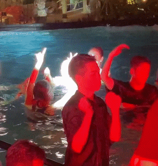 Đức Phúc như thiếu nhi, quẩy chẳng giống ai trong đám cưới-4