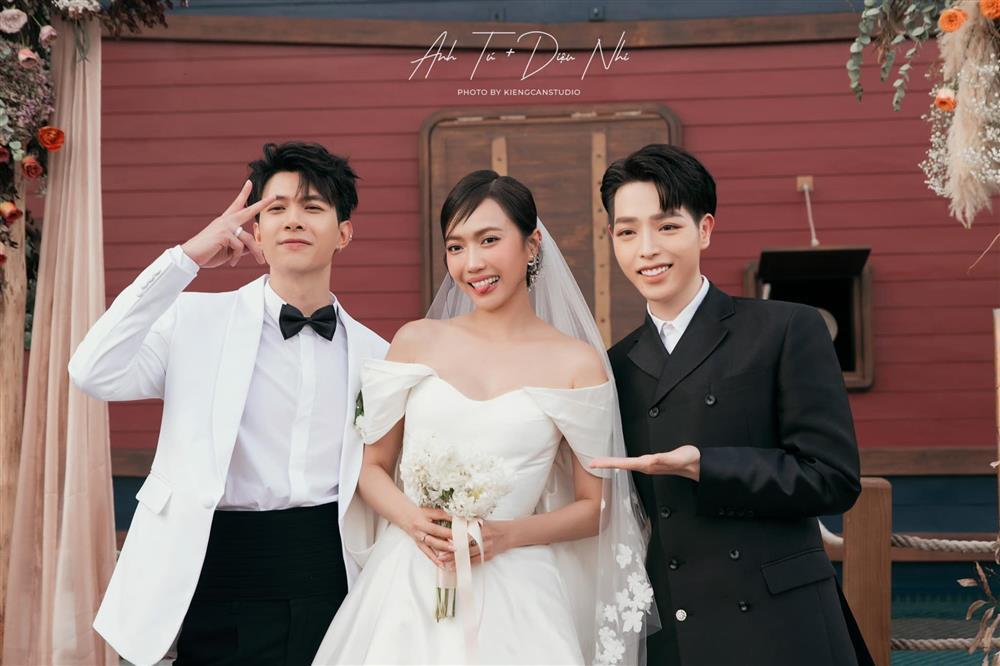 Đức Phúc như thiếu nhi, quẩy chẳng giống ai trong đám cưới-5