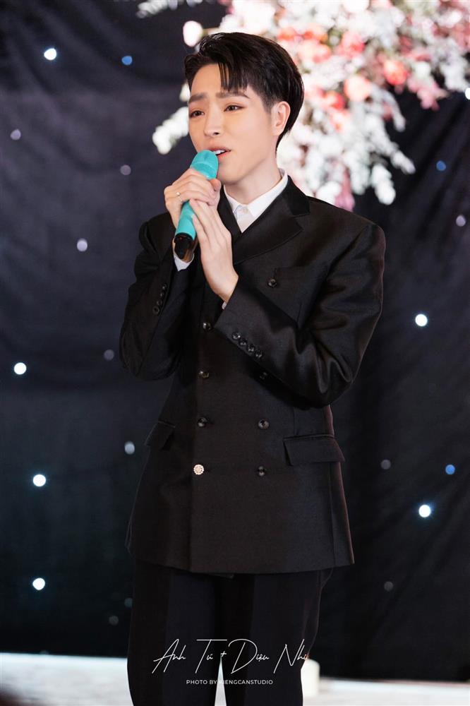 Đức Phúc như thiếu nhi, quẩy chẳng giống ai trong đám cưới-9