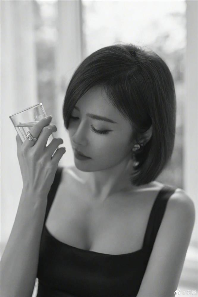 Tần Lam lột xác với tóc ngắn cá tính, 43 tuổi mà như gái 20-5