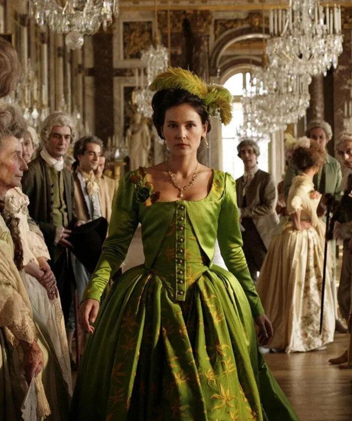 Váy hở vai và loạt sạn thời trang trong phim lịch sử Hollywood-6