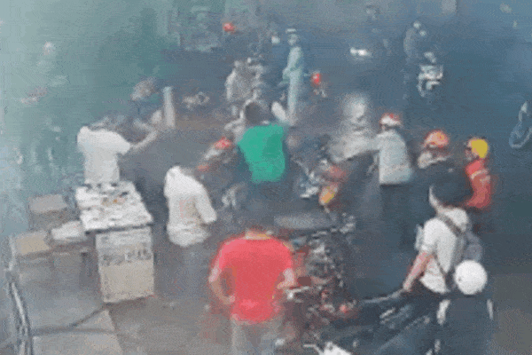 Nhiều cây xăng ở TP.HCM lại đóng cửa-2