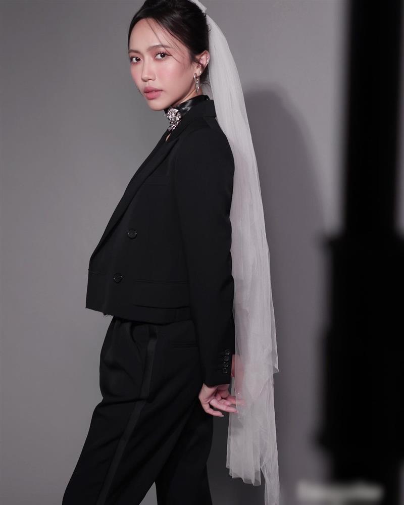 Diệu Nhi tổng kết ảnh cưới với bộ hình mặc vest đen chuẩn men-1