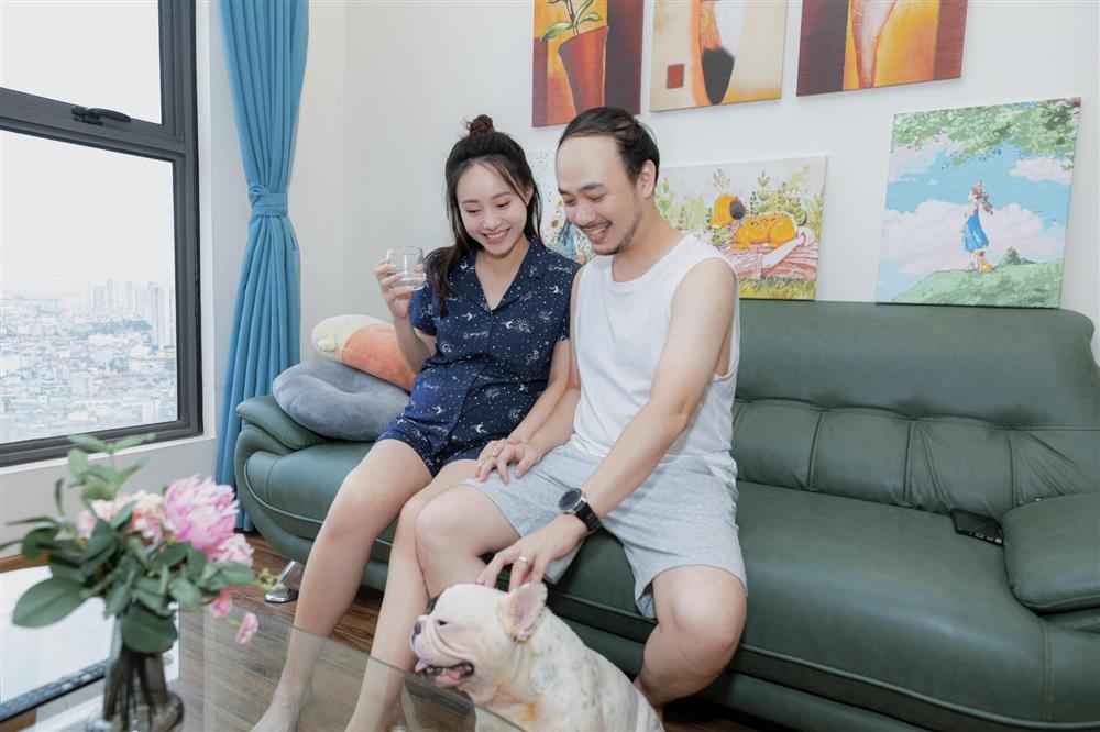 Nữ MC kỉ niệm ngày cưới, ngoại hình xuống cấp của anh xã gây sốt-3