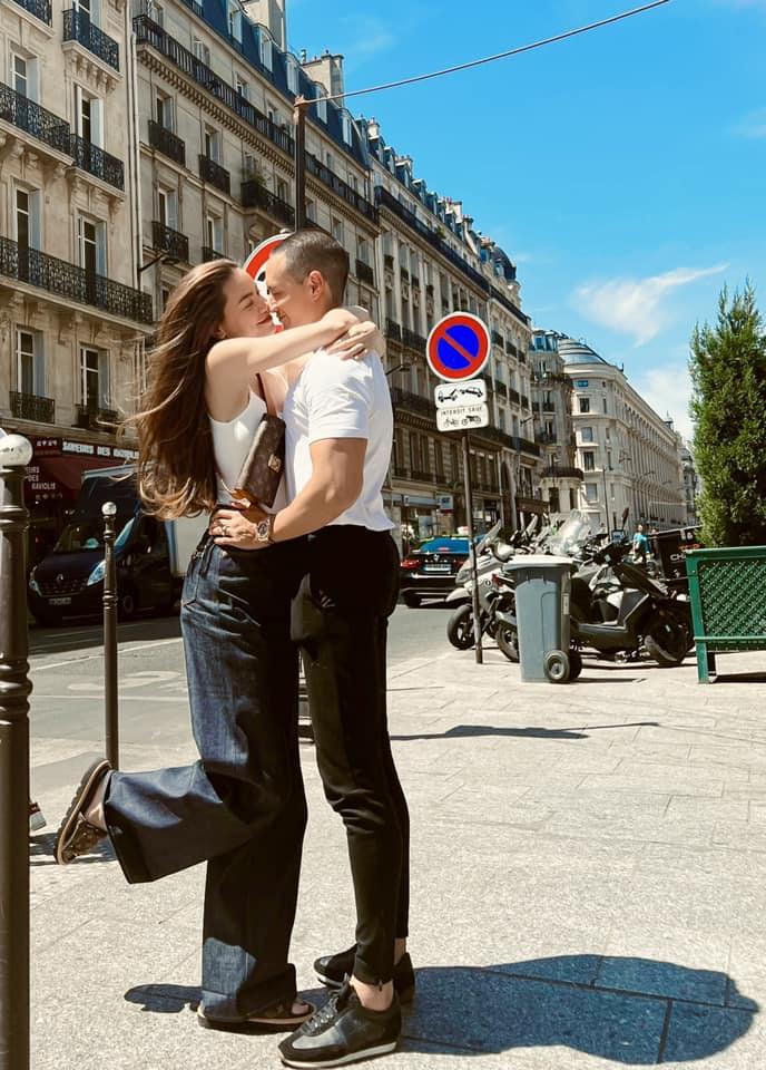 Hà Hồ - Lệ Quyên đi dép lê hàng chục triệu vi vu châu Âu-12