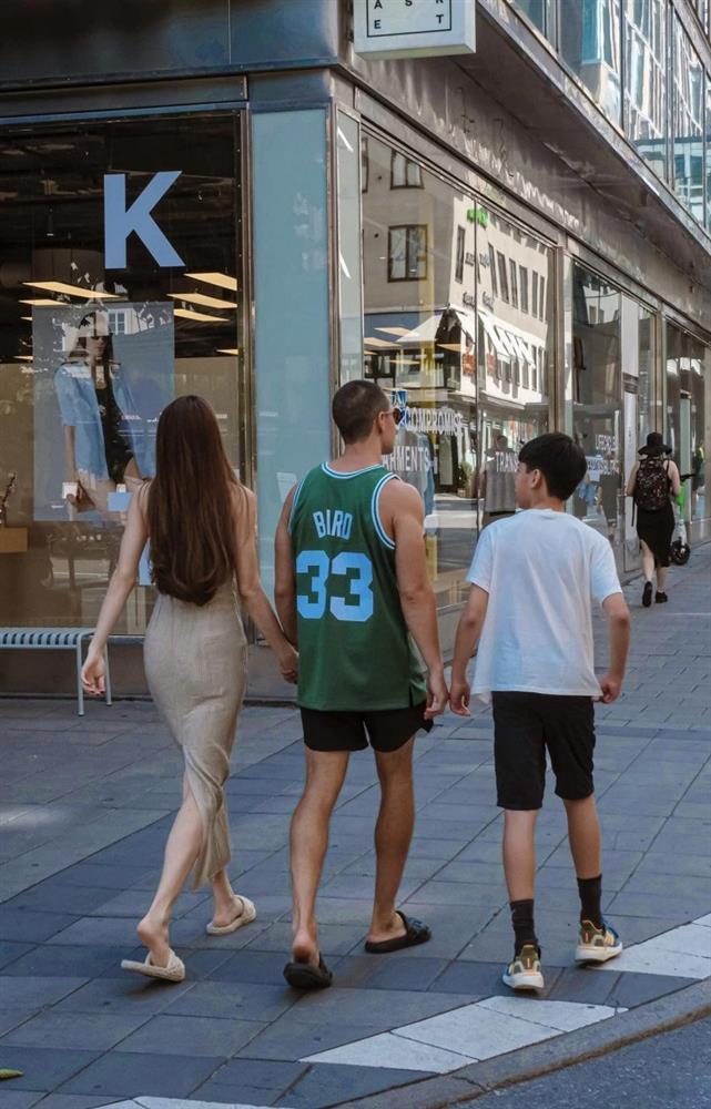 Hà Hồ - Lệ Quyên đi dép lê hàng chục triệu vi vu châu Âu-14