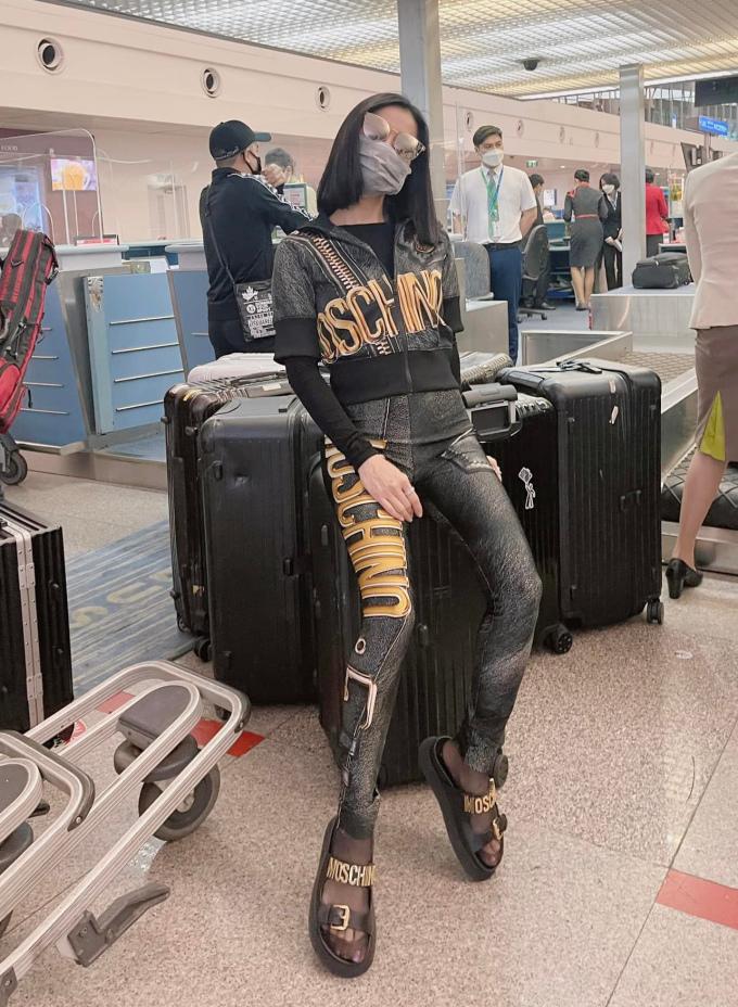 Hà Hồ - Lệ Quyên đi dép lê hàng chục triệu vi vu châu Âu-6