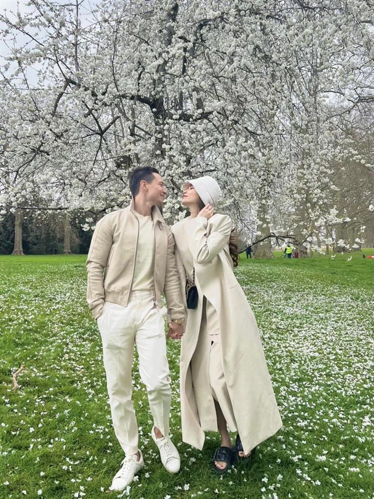 Hà Hồ - Lệ Quyên đi dép lê hàng chục triệu vi vu châu Âu-10