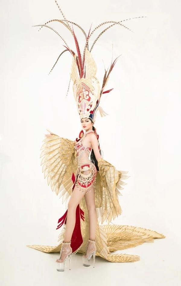 Dàn hậu Việt gặp sự cố trang phục dân tộc và cách xử lý tinh tế-11