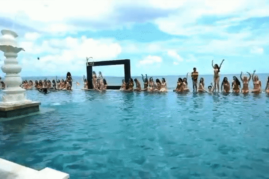 Đối thủ Thiên Ân tại Miss Grand 2022 ngã đau điếng ở hồ bơi-3