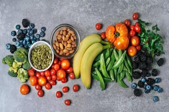 Ba nhóm thực phẩm 'chống già' từ trong ra ngoài