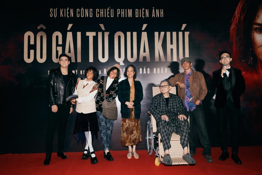 NSƯT Hữu Châu ngồi xe lăn trên thảm đỏ-1