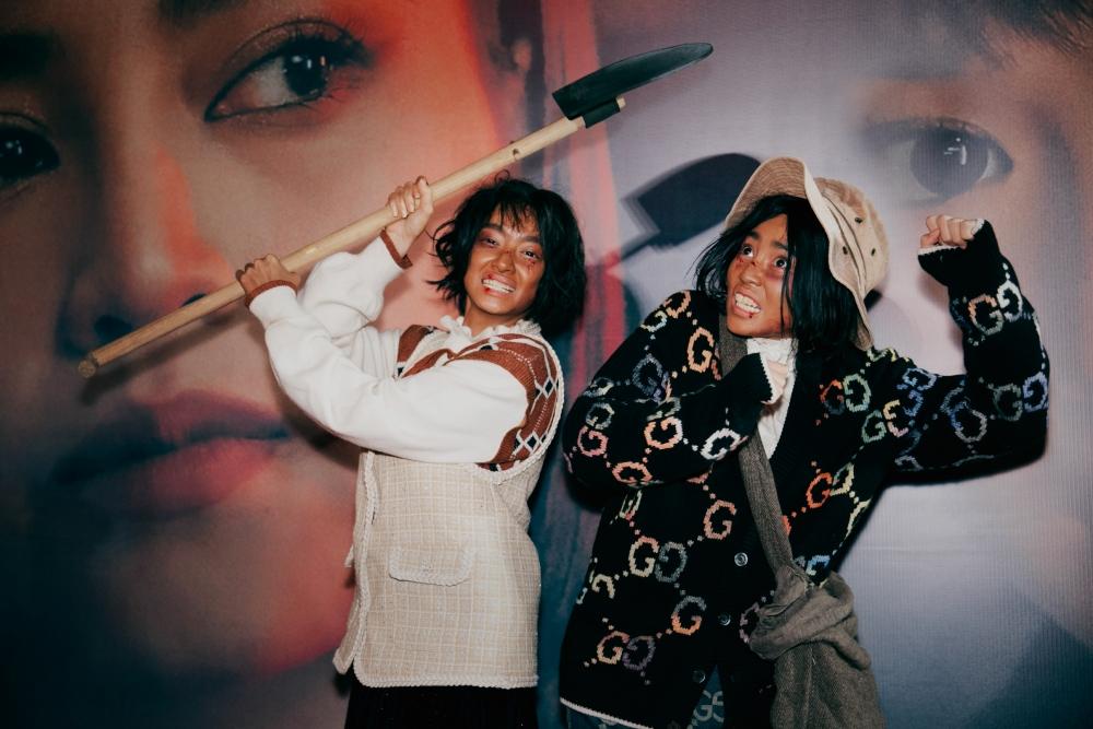 NSƯT Hữu Châu ngồi xe lăn trên thảm đỏ-3