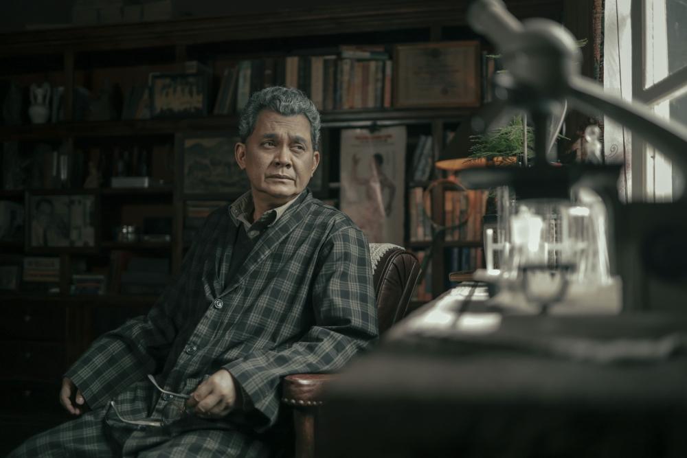 NSƯT Hữu Châu ngồi xe lăn trên thảm đỏ-7