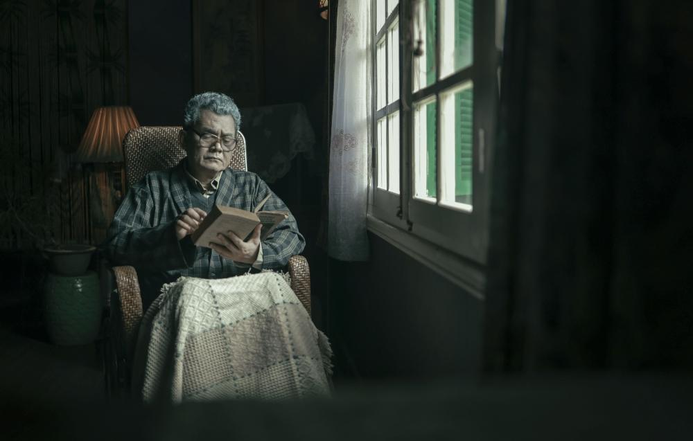 NSƯT Hữu Châu ngồi xe lăn trên thảm đỏ-6