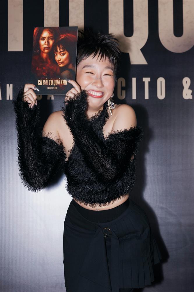 NSƯT Hữu Châu ngồi xe lăn trên thảm đỏ-20