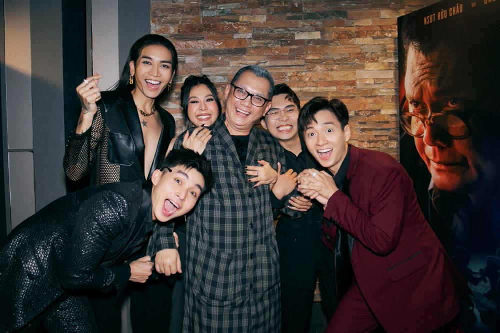 NSƯT Hữu Châu ngồi xe lăn trên thảm đỏ-5